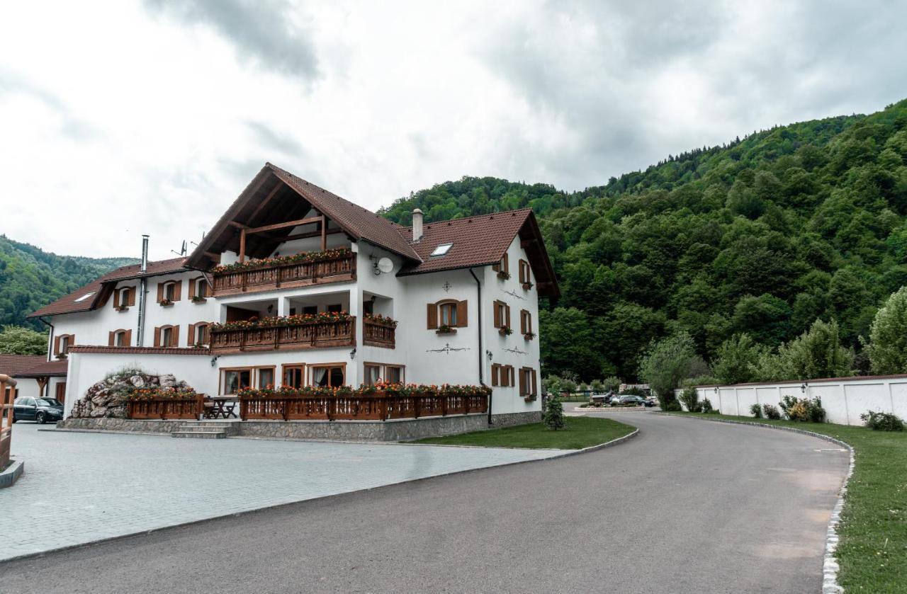 Popasul Craiului Villa Zarnesti Exterior photo