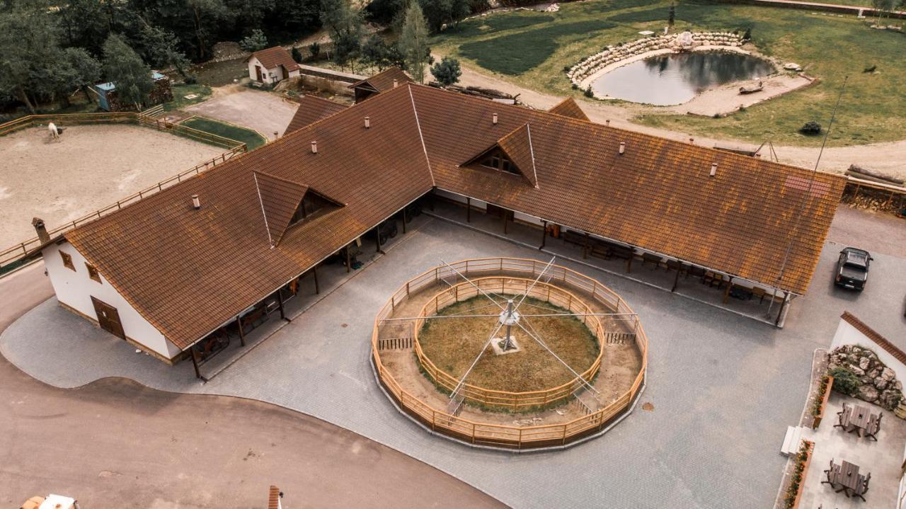 Popasul Craiului Villa Zarnesti Exterior photo